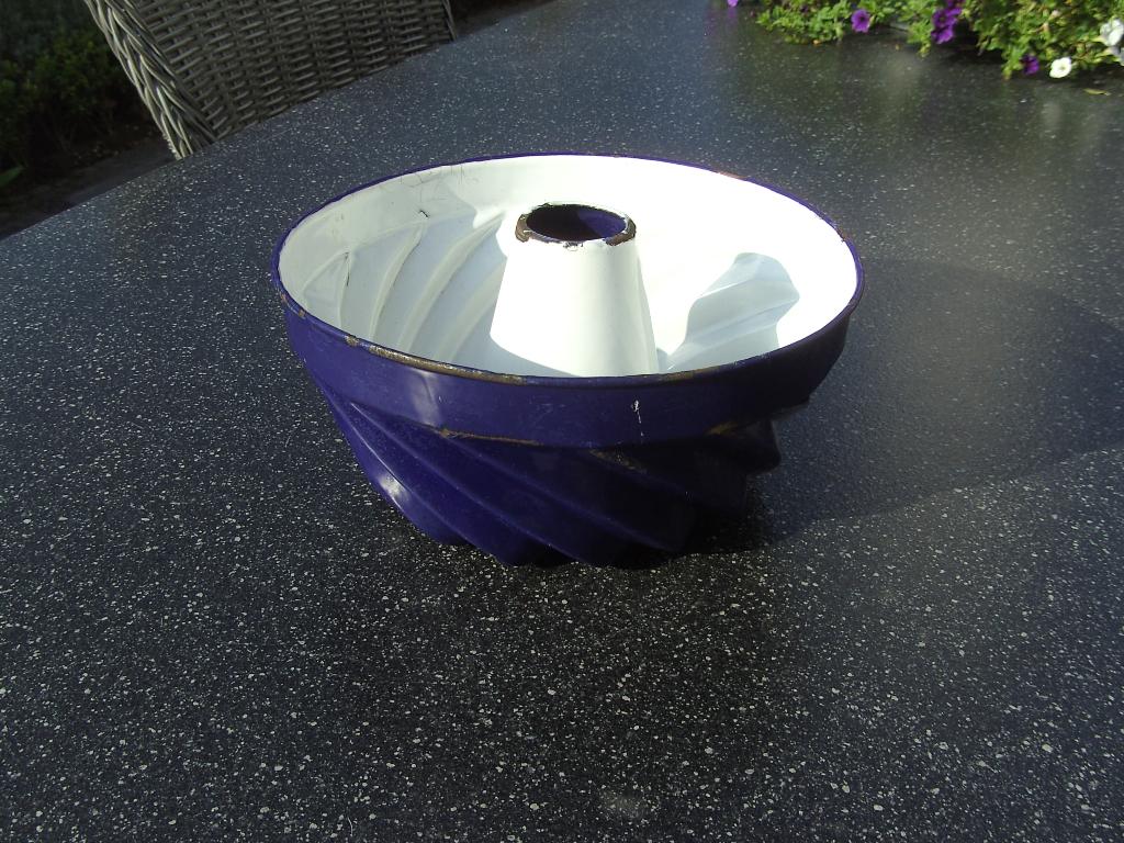 Blauw emaille bakvorm voor tulband, Antiek en Kunst, Antiek | Emaille, Ophalen of Verzenden
