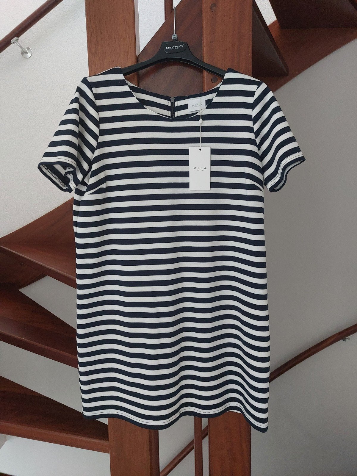 Nieuw jurkje van VILA. Maat  42, Kleding | Dames, Jurken, Ophalen of Verzenden, Nieuw, Maat 42/44 (L), Boven de knie