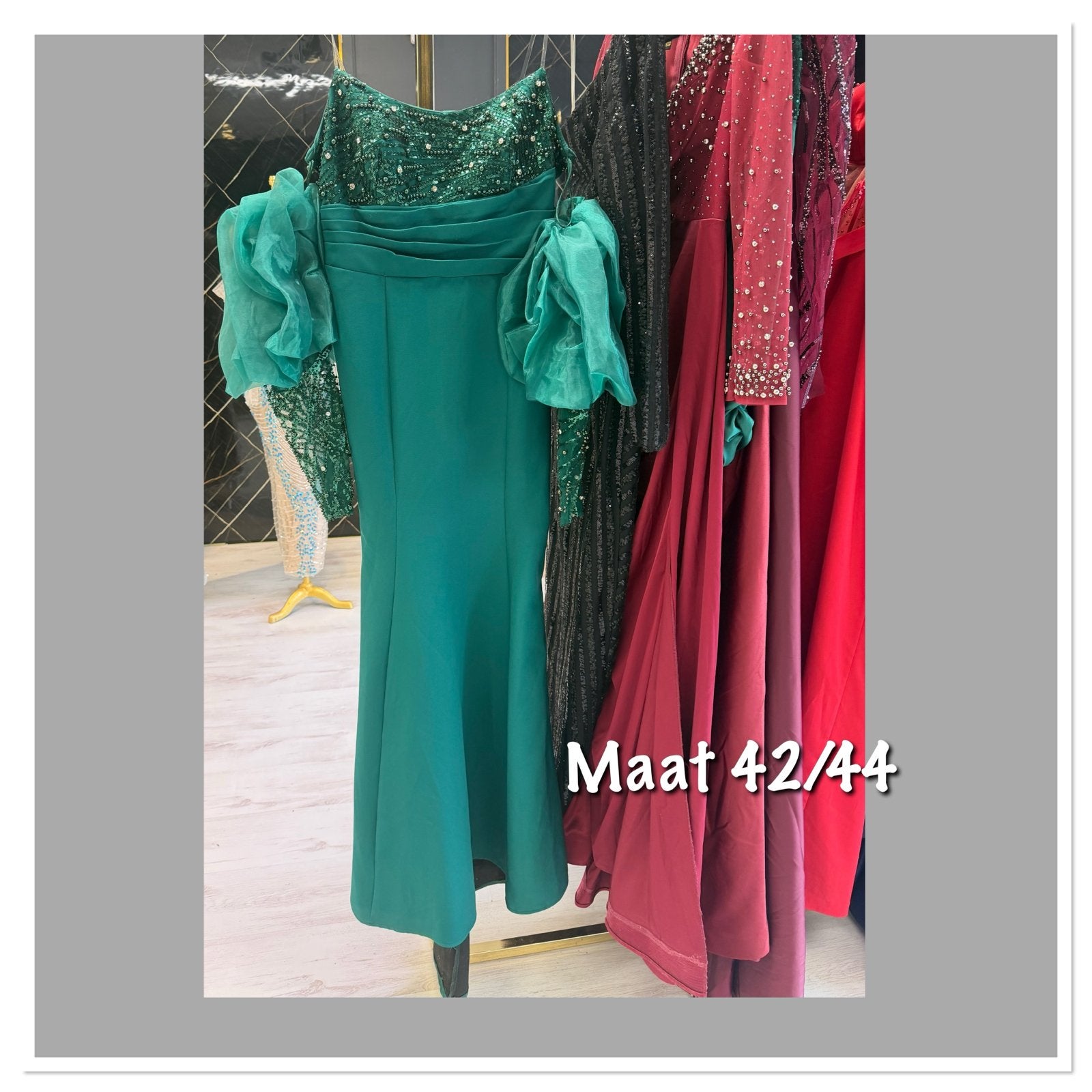 Nieuwe donkergroene avondjurk - Maat 42/44, Kleding | Dames, Galajurk, Maat 42/44 (L), Nieuw, Ophalen of Verzenden
