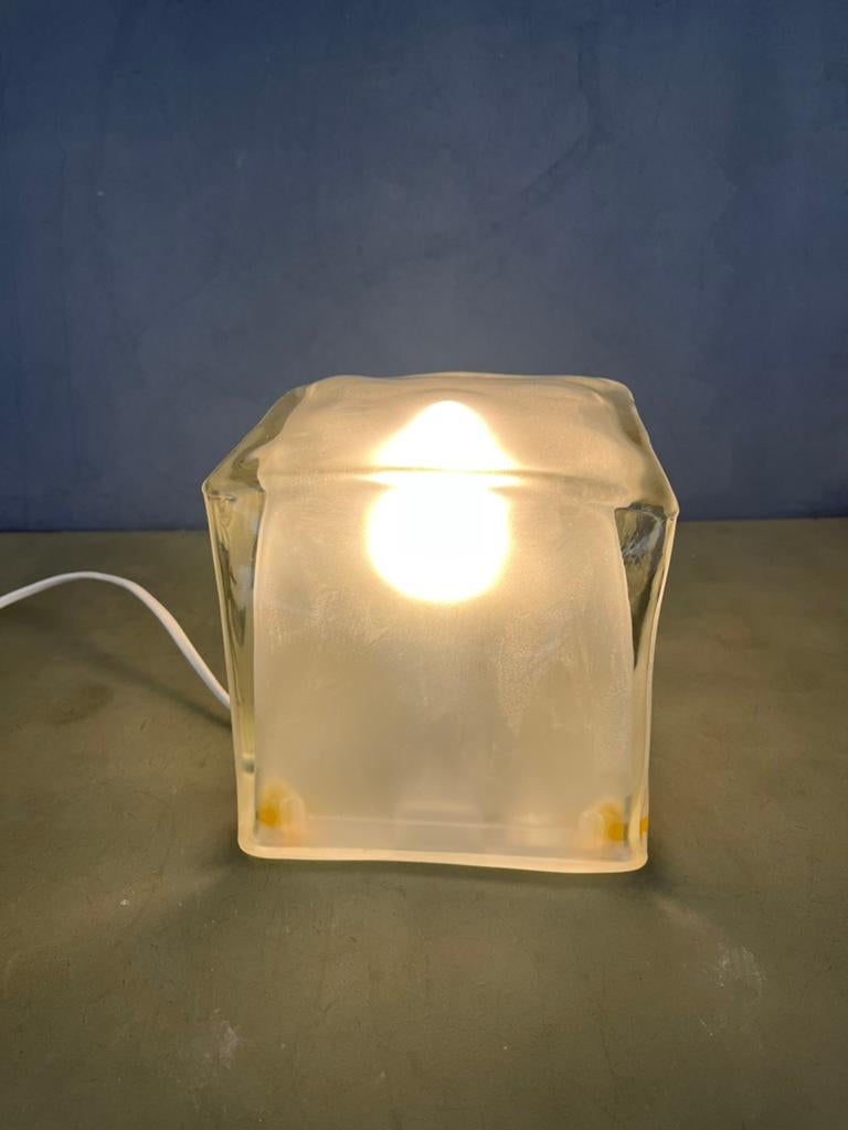 ikea ijsblok tafellamp, Huis en Inrichting, Lampen | Tafellampen, Ophalen of Verzenden, Zo goed als nieuw, Glas