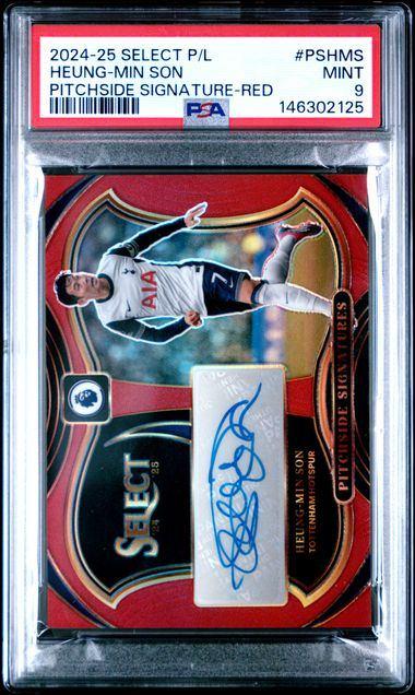 Panini Select Heung-Min Son Pitchside Signature Auto Red, Verzamelen, Ophalen of Verzenden, Nieuw, Buitenlandse clubs, Spelerskaart