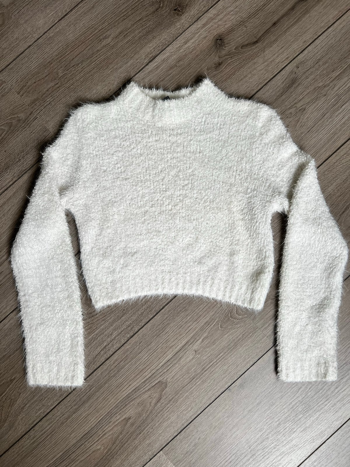 Witte pluizige crop trui van Divided (H&M), Ophalen of Verzenden, Zo goed als nieuw, Maat 38/40 (M), Wit