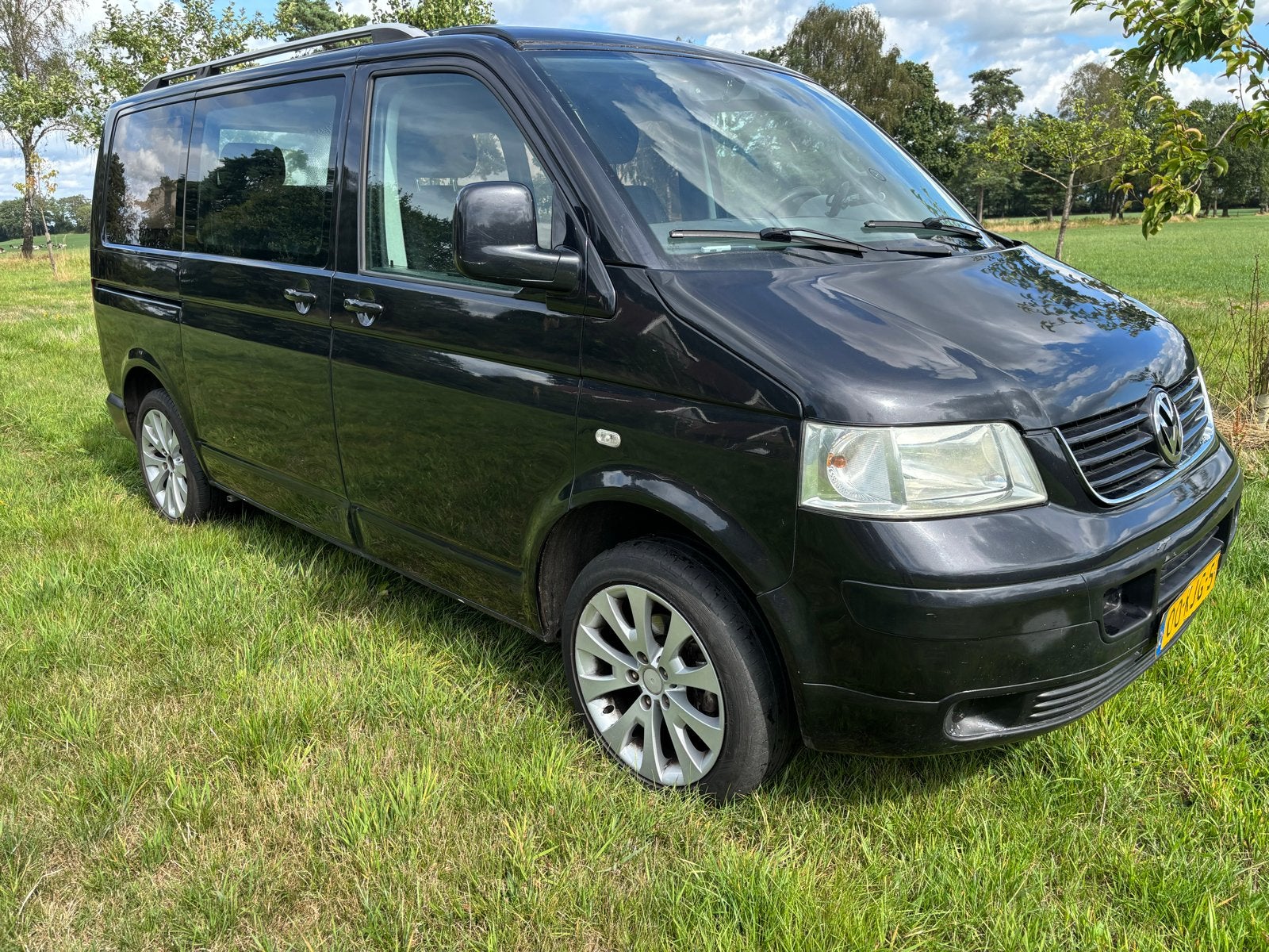 Volkswagen Transporter 2009 Zwart camper 1.9TDI, Voorwielaandrijving, Zwart, 241 €/maand, 7 stoelen