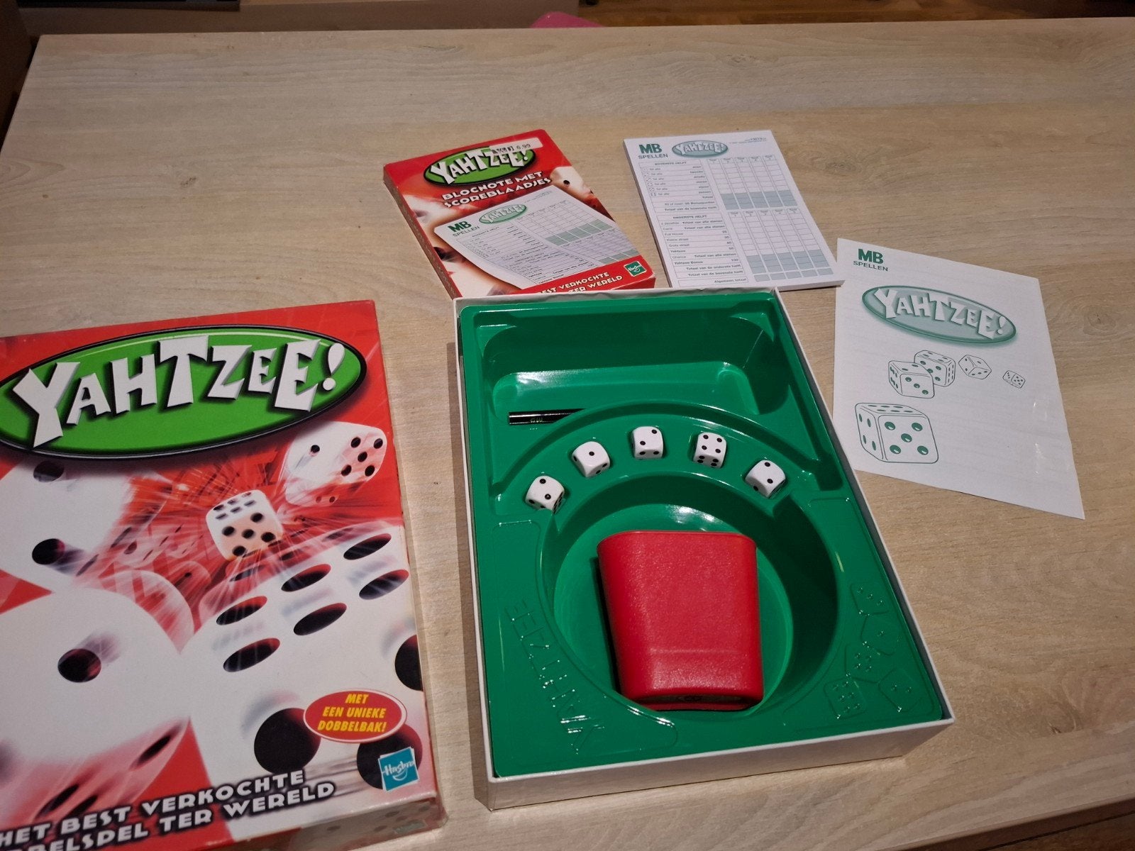 Yahtzee dobbelspel van MB Spellen, compleet, Hobby en Vrije tijd, Consumentenservice@hasbro.nl, Postbus 300, 3700 AH Zeist, Nederland