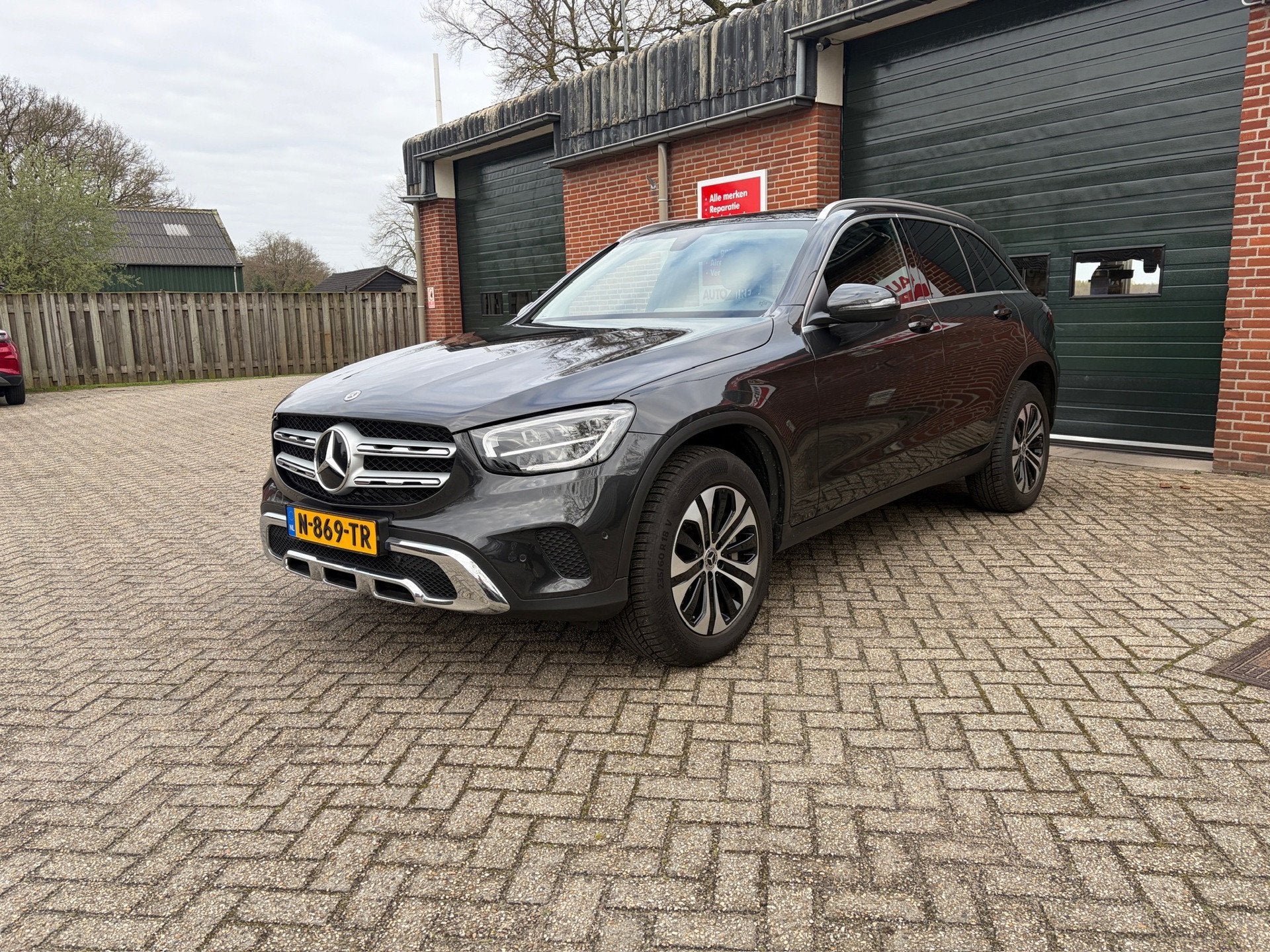 Mercedes-Benz GLC-klasse 300e 4MATIC Business Solution, Automaat, Dealer onderhouden, Gebruikt, 2000 kg