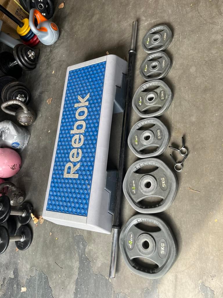Reebok step met bodypump set stang met schijven, Sport en Fitness, Fitnessmaterialen, Gebruikt, Bp set, Ophalen of Verzenden, Reebok