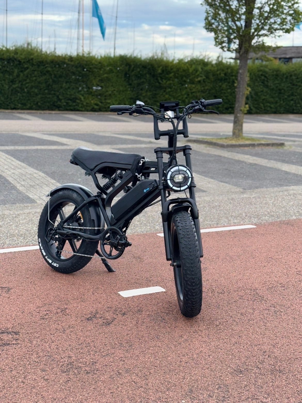 TOP CONDITIE v20 pro 750w Met slot en snellader., Zo goed als nieuw, Minder dan 47 cm, 50 km per accu of meer, Ophalen
