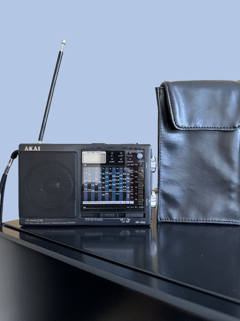 AKAI AR-1505 wereldontvanger 15-bands + orig. hoes als nieuw, Ophalen, Zo goed als nieuw, Wereldontvanger