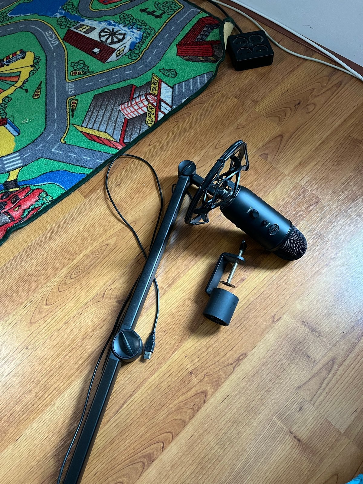 Blue Yeti USB Microfoon met Arm en Shock Mount, Muziek en Instrumenten, Microfoons, Ophalen, Zo goed als nieuw, Studiomicrofoon