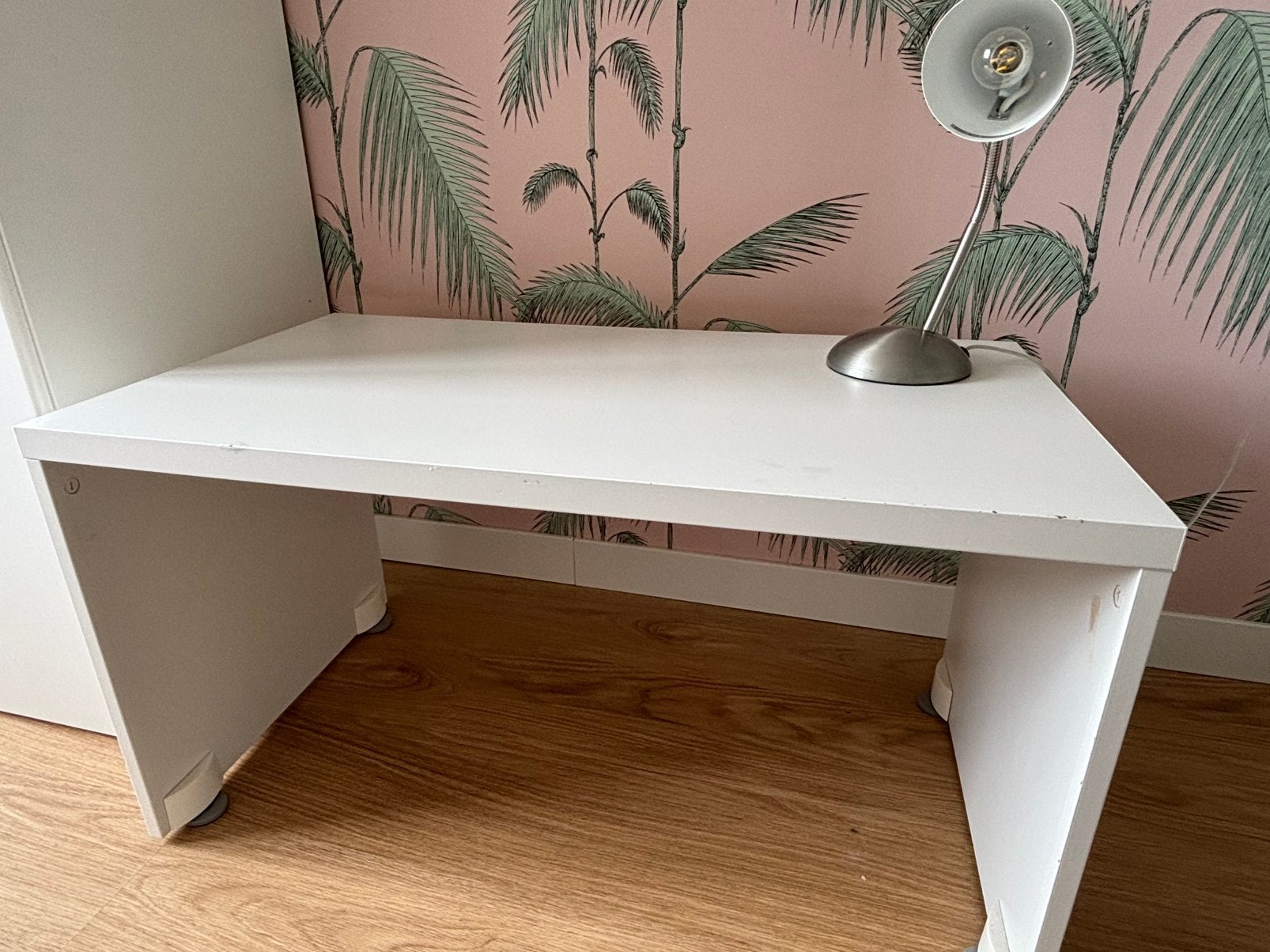Småstad tafeltje / kinderbureautje, Ophalen, Zo goed als nieuw, Tafel(s)