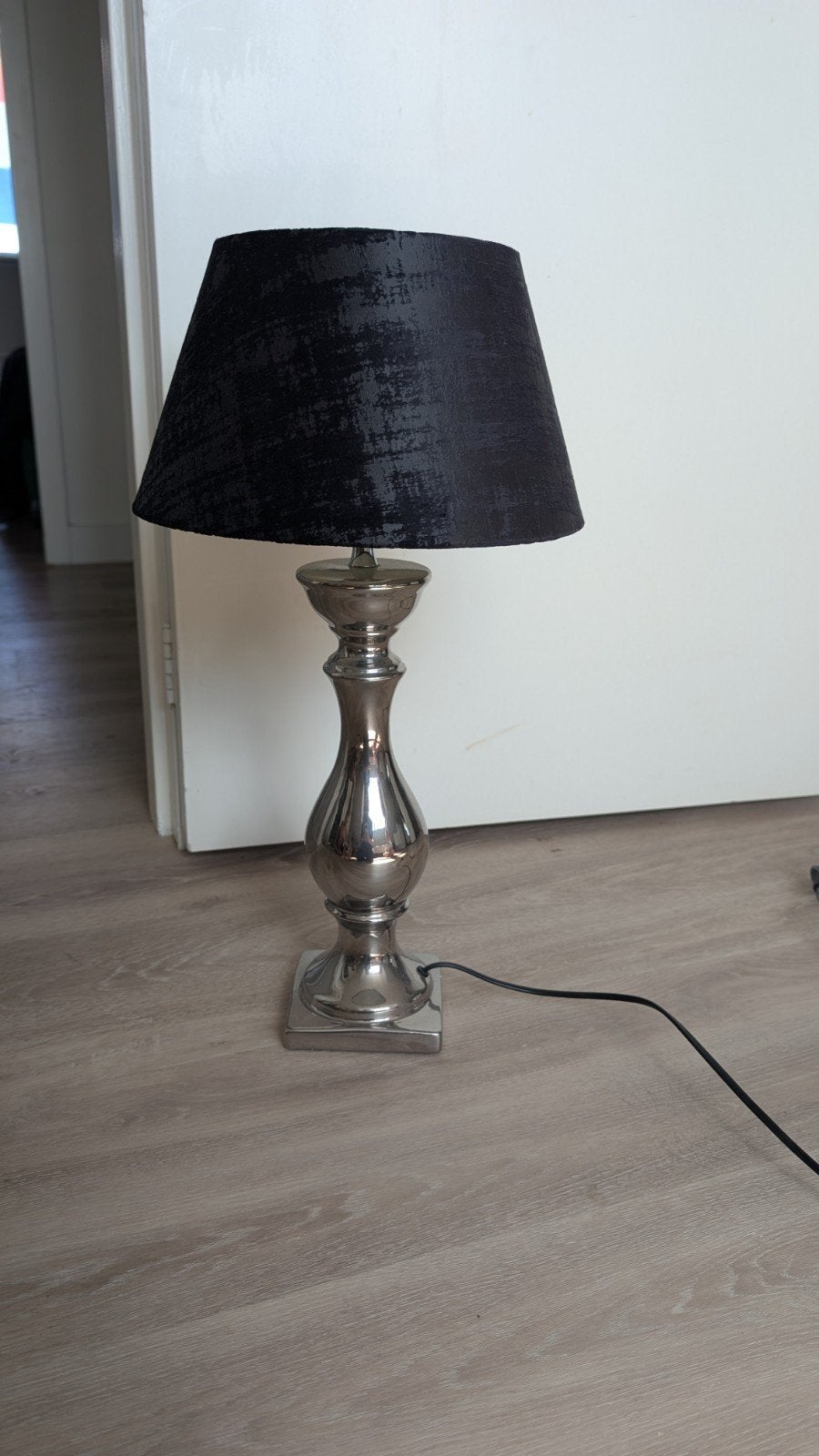 Stijlvolle Tafellamp met Suède Lampenkap - 55 cm Hoog, Met kap, Ophalen of Verzenden, Zwart, Textiel