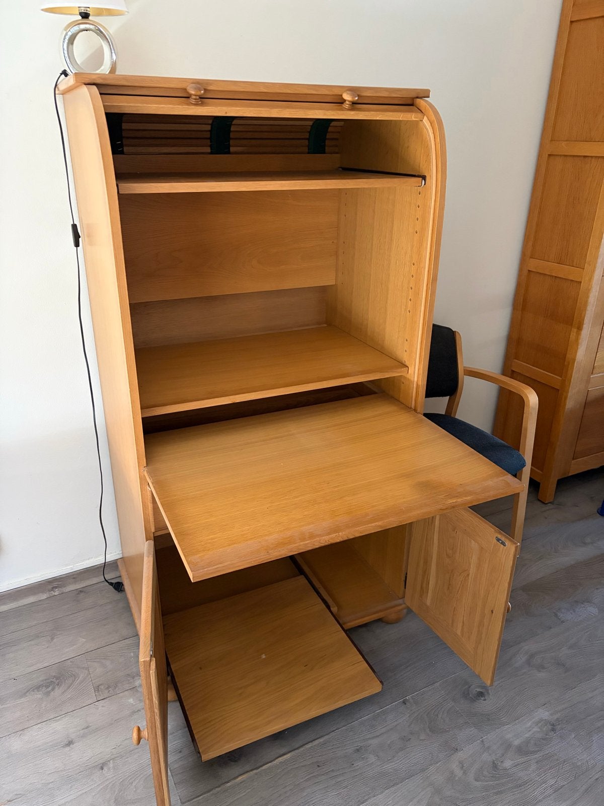 Houten Computerkast met Rolluik en Uitschuifbaar Blad, Ophalen, Gebruikt, 70 tot 120 cm, 170 cm of meer