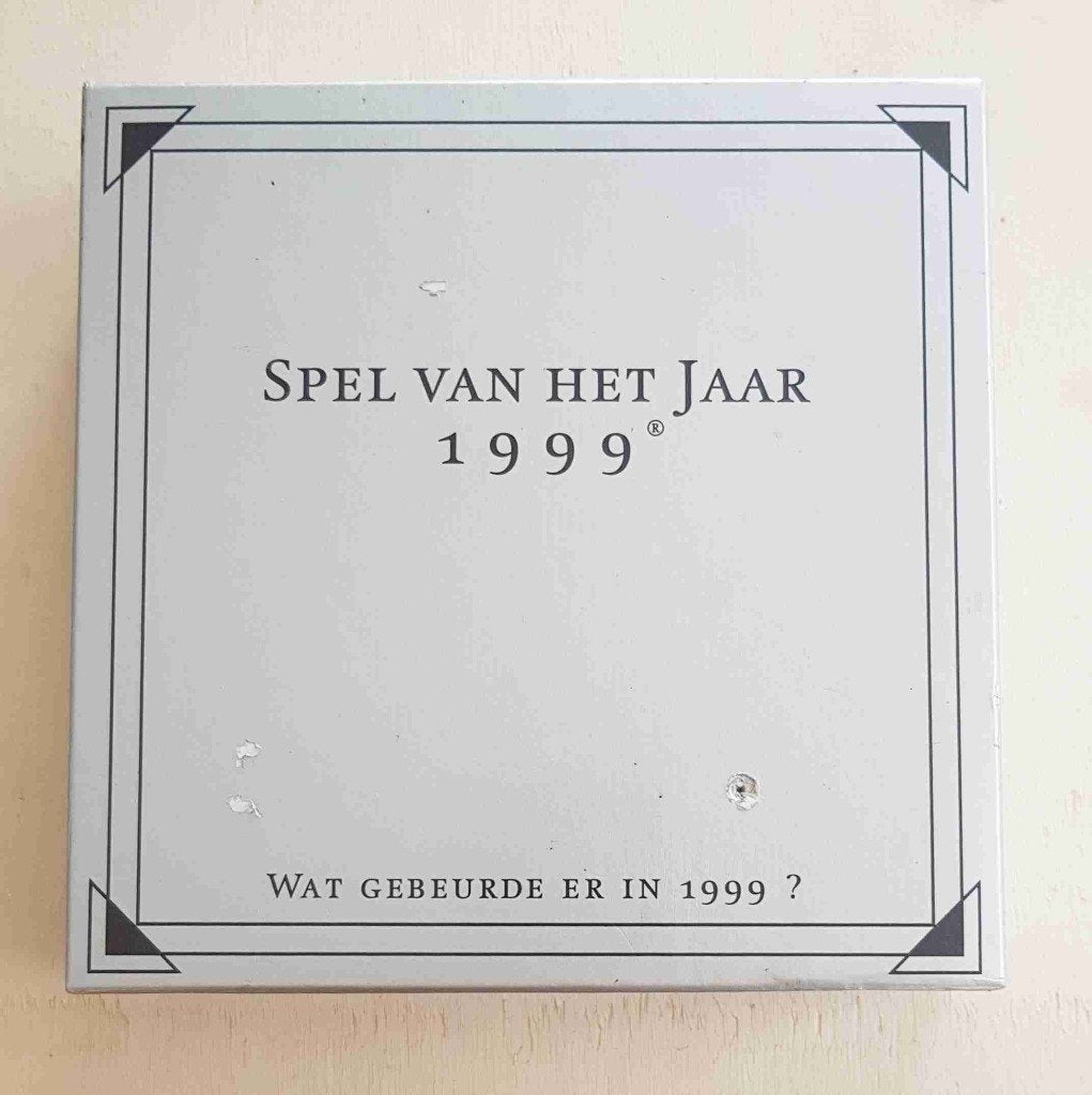 Leuk retro quizspel over het jaar 1999, meer dan 1100 vragen, Vijf spelers of meer, Ophalen of Verzenden, Zo goed als nieuw, Onbekend