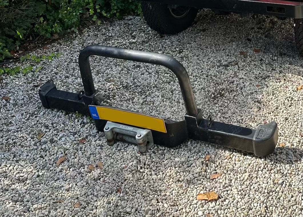 Defender bumper met bullbar en ruimte voor een lier, Ophalen, Voor, Bumper, Gebruikt