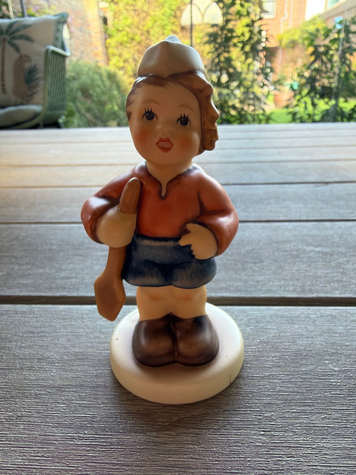Goebel Hummel beeldje "Ich möchte mit" - Club editie 2002/20, Verzamelen, Ophalen of Verzenden, Zo goed als nieuw