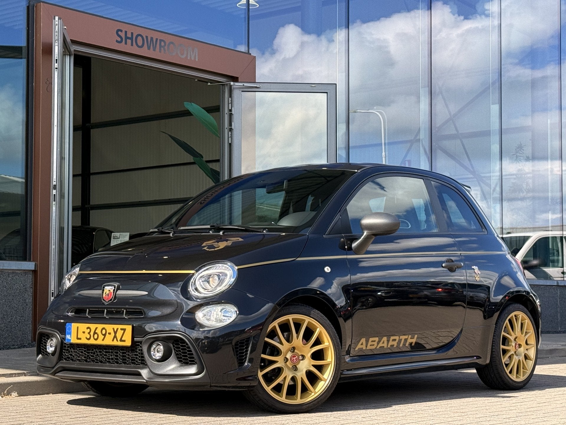 Fiat 500 1.4 T-Jet Abarth 595 Scorpioneoro 1 of 2000 | 1e ei, Auto's, Fiat, 4 cilinders, 4 stoelen, Zwart, Bedrijf