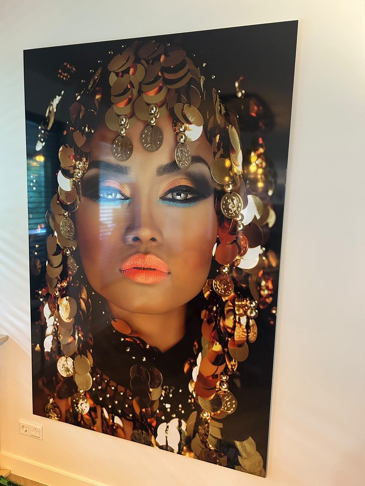 Groot modern schilderij vrouw met gouden munten 120x180cm, Print, Overige materialen, Portret, Ophalen