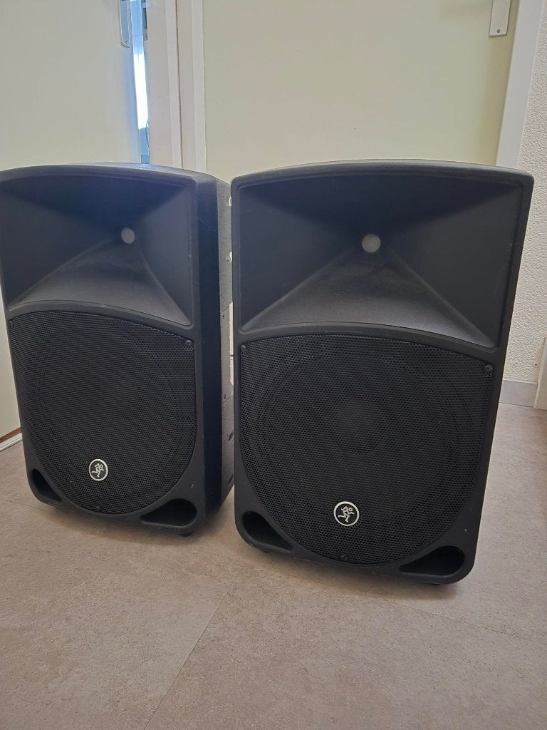 2x Mackie Thump TH12-A. actieve boxen, Ophalen, Gebruikt, 1000 watt of meer, P.A.