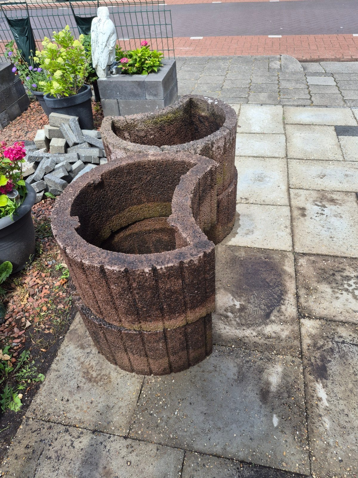 Betonnen Halve Cirkel Bloembakken - Gebruikt schoon, Tuin en Terras, Ophalen, Gebruikt, Balkon, Beton