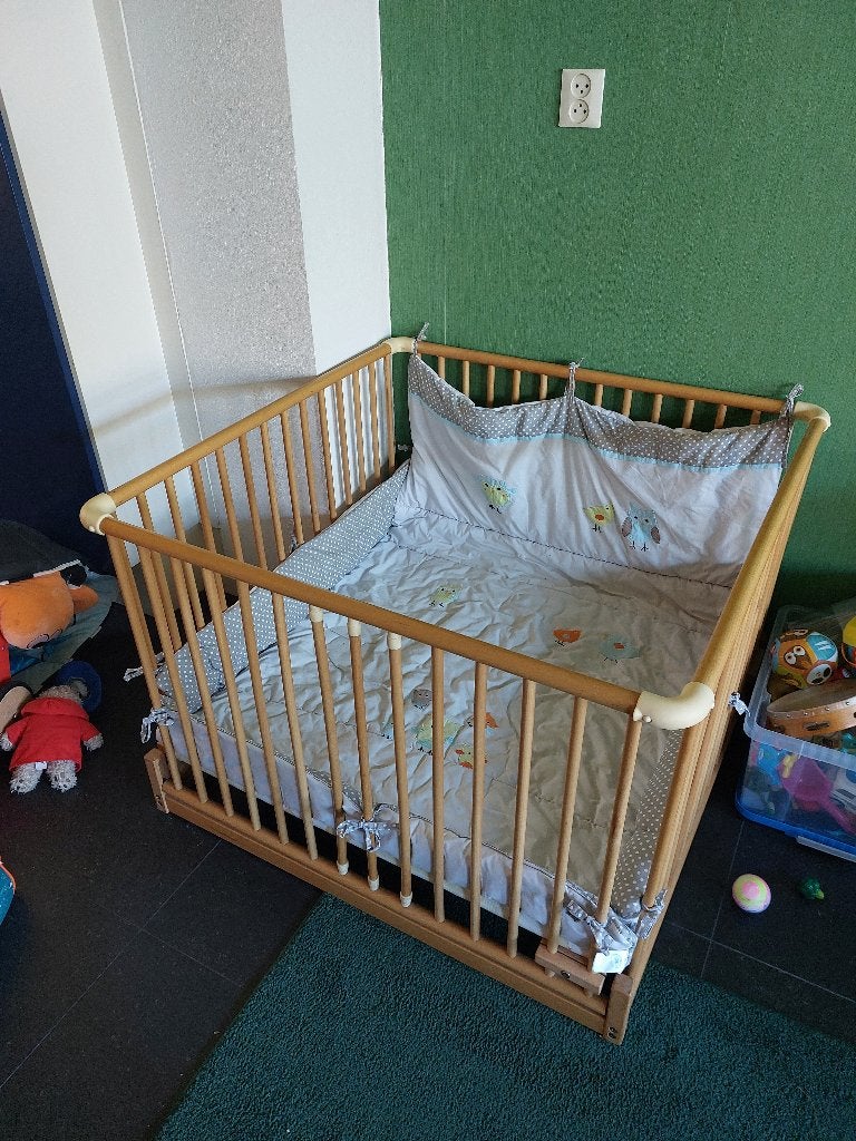Grote box met verstelbare bodem + boxkleed, Kinderen en Baby's, Ophalen, Gebruikt, Vierkant, In hoogte verstelbaar