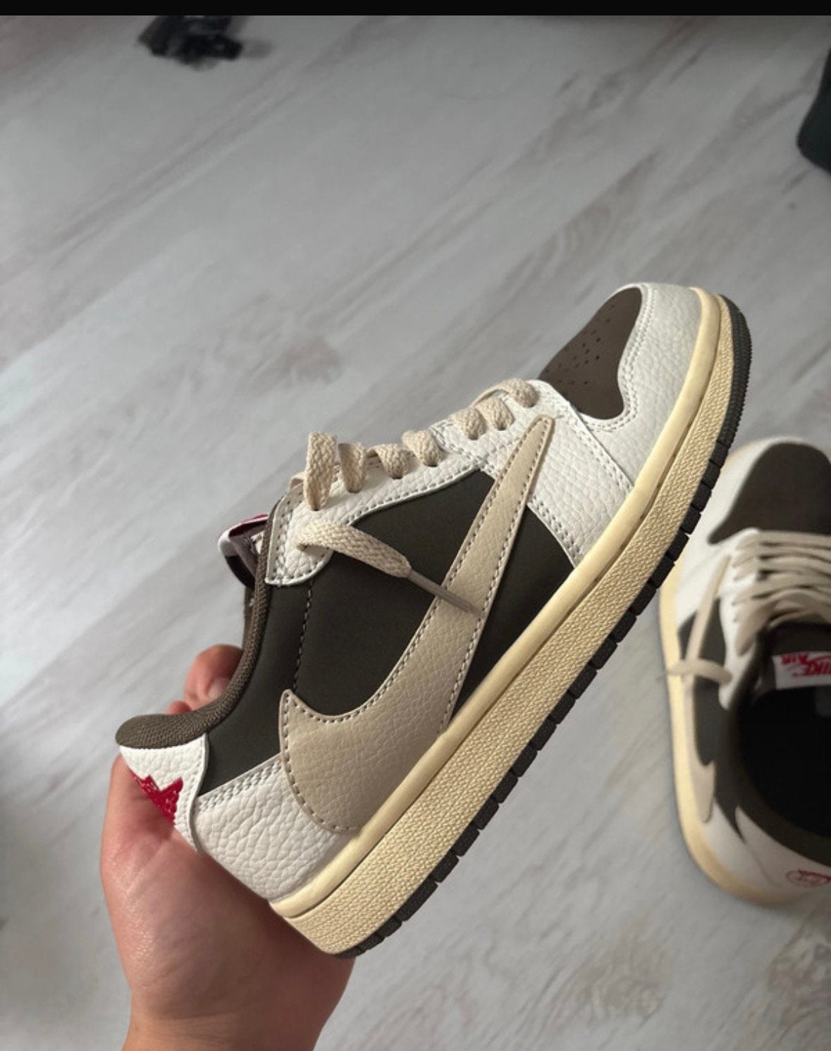 Jordan 1 travis scott, Ophalen of Verzenden, Zo goed als nieuw, Schoenen