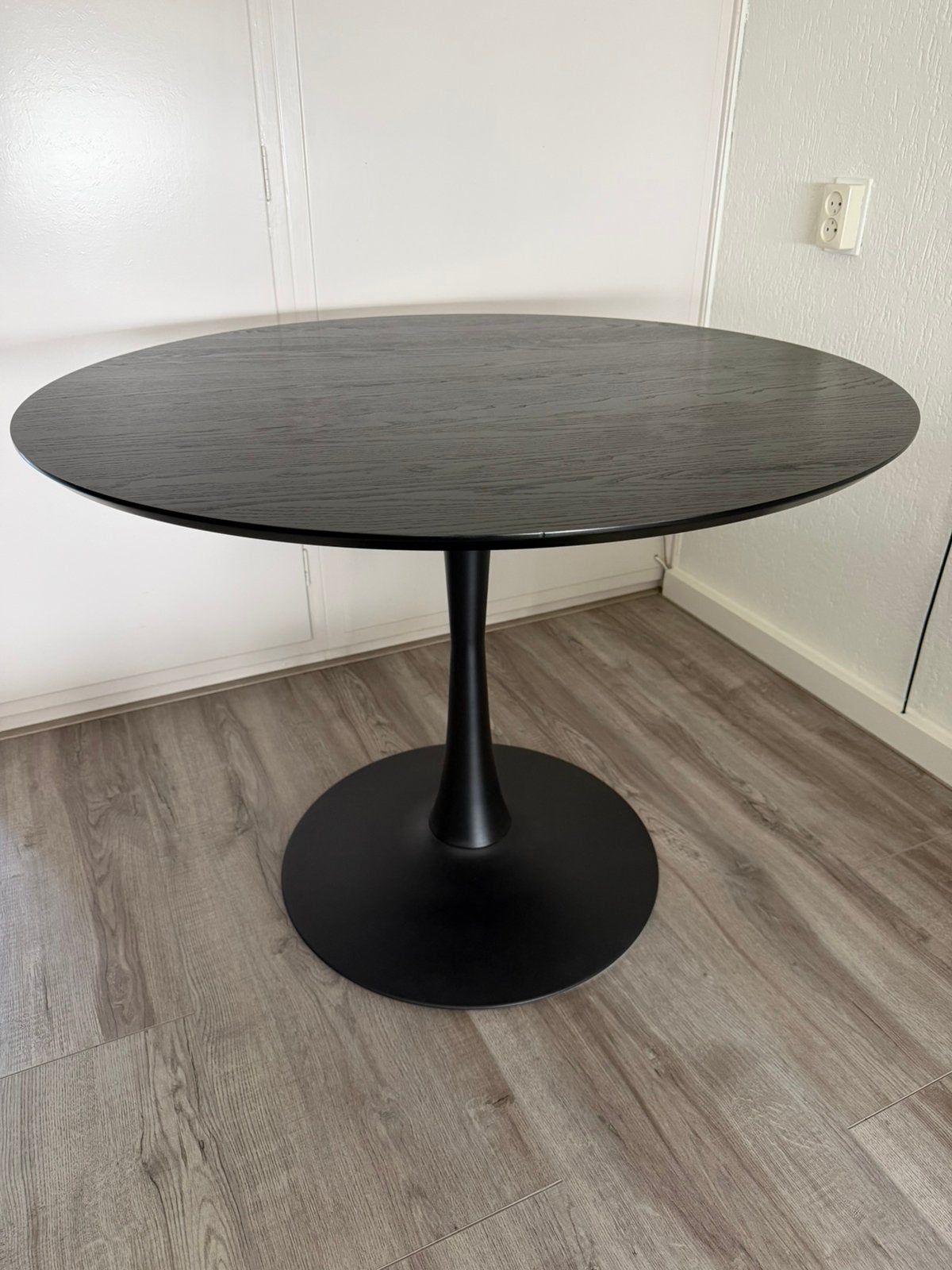 RINGSTED eettafel Ø100 – zwart essen fineer, Huis en Inrichting, Tafels | Eettafels, Ophalen, 50 tot 100 cm, Rond, 50 tot 100 cm