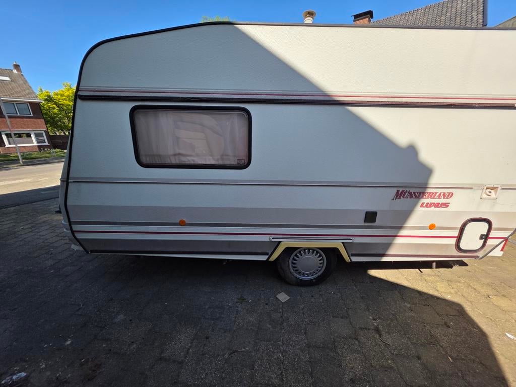 LMC caravan, Bedrijf