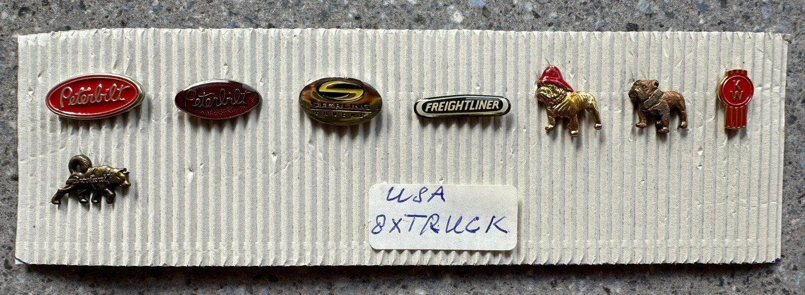 8x diverse truck spelden, Verzamelen, Speldjes, Pins en Buttons, Ophalen of Verzenden, Zo goed als nieuw, Merk, Speldje of Pin