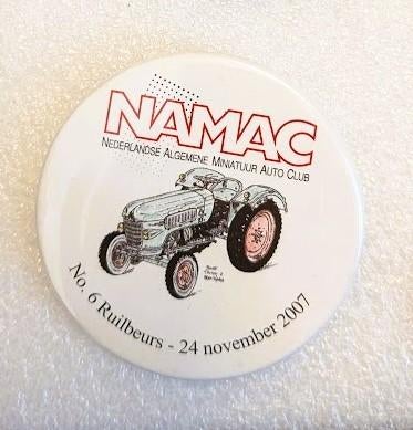 grote button NAMAC auto miniatuur auto ruilbeurs met tractor, Verzamelen, Speldjes, Pins en Buttons, Ophalen of Verzenden, Overige onderwerpen