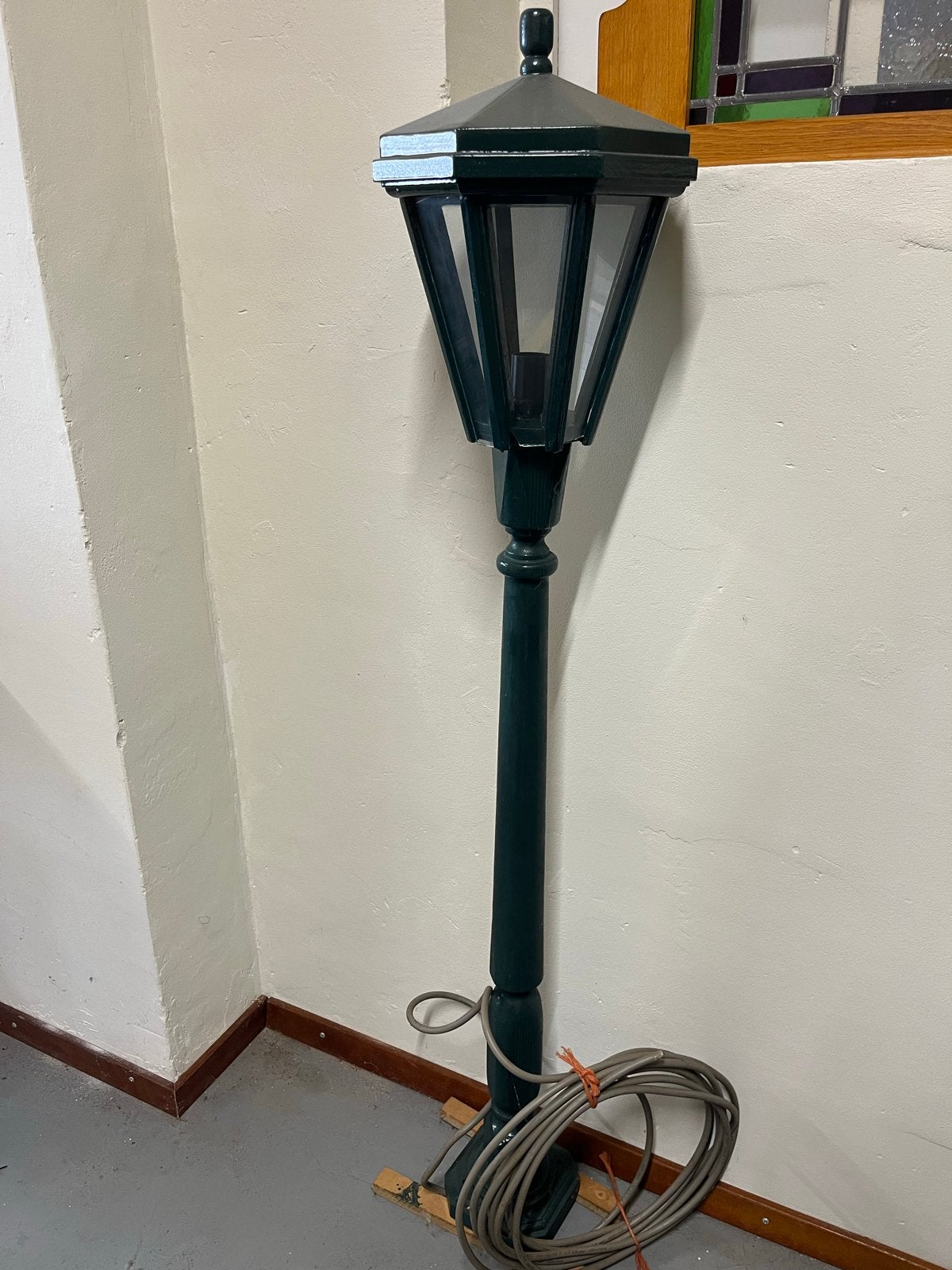 Mooie groene buitenlantaarn van hardhout, 145 cm hoog, Ophalen, Gebruikt, Staande lamp, Waterbestendig