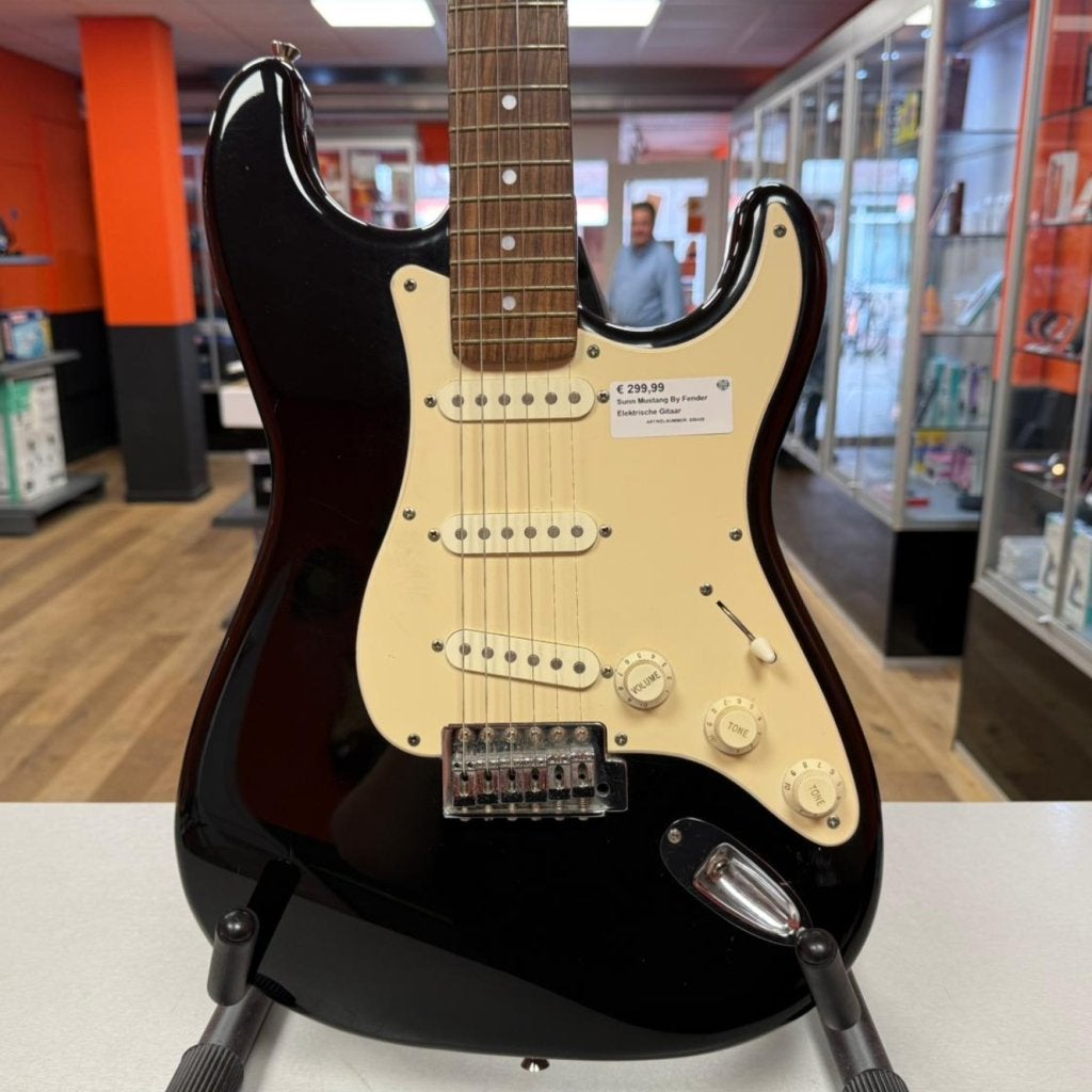 Sunn Mustang By Fender Elektrische Gitaar, Fender, Zo goed als nieuw, Support@fender.com, 17600 Catalina Street
Los Angeles, CA 90746
USA