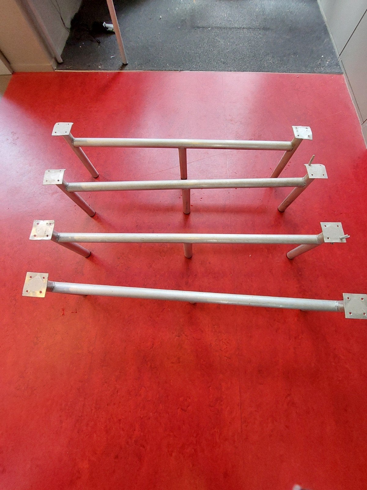 4 aluminium podiumpoten (136x40 cm) - ruilen voor appeltaart, Ophalen, Tafelpoot, Minder dan 50 cm, Gebruikt