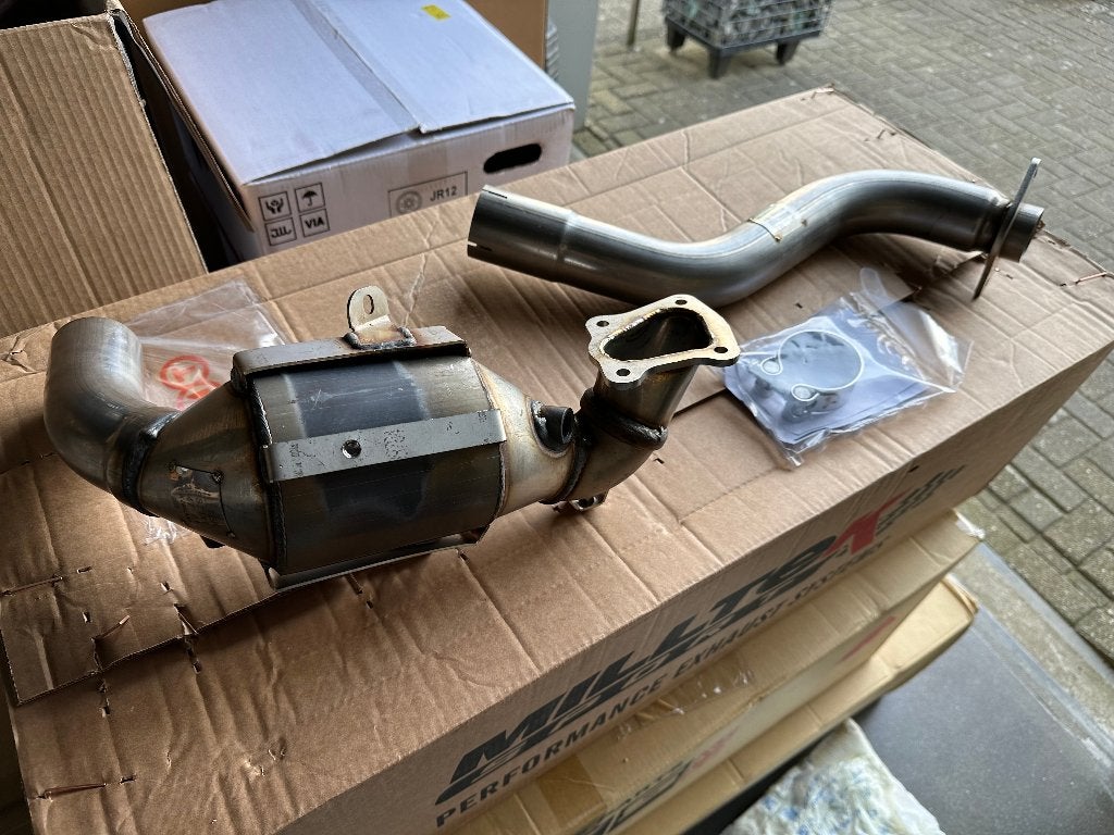Milltek Downpipe + high flow cat - Suzuki Swift Sport ZC33S, Ophalen of Verzenden