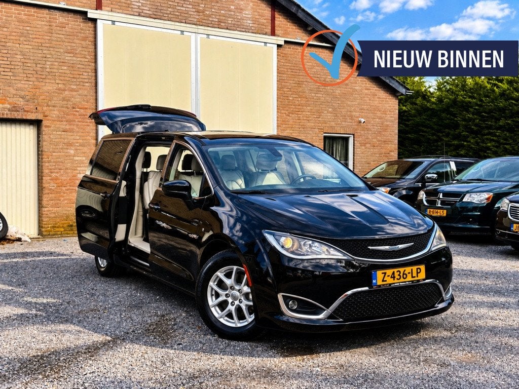 CHRYSLER GRAND VOYAGER 3.6 V6 LIMITED J.DAIMLER STOW&GO BLAC, Auto's, Dealer onderhouden, Gebruikt, Grand Voyager, Zwart