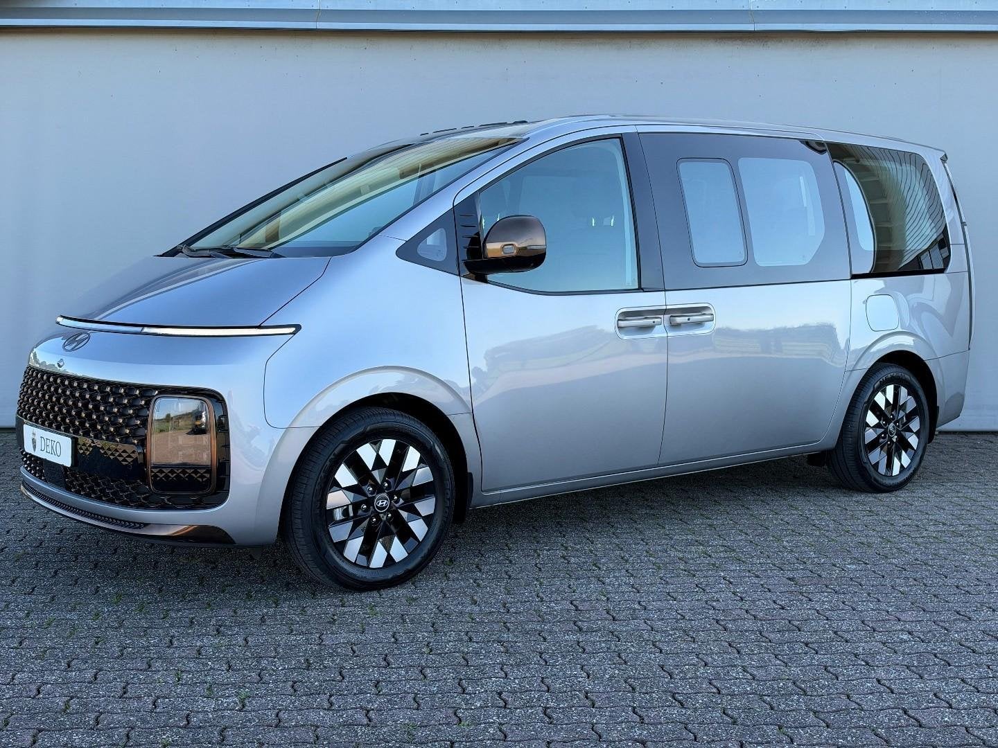 Hyundai STARIA 1.6T-GDI HEV | Signature 7p.| Uniek in NL! DK, Auto's, Dealer onderhouden, 4 cilinders, Leder, Bedrijf