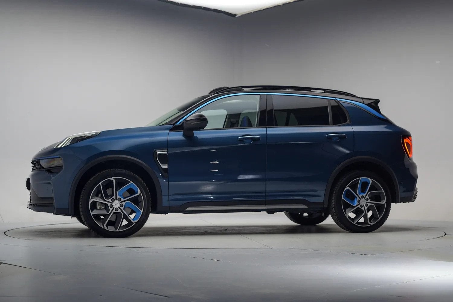 Lynk & Co 01 1.5 PHEV [ Panorama Navi 360-Camera Keyless ], Plug-in hybride, Bedrijf, Hybride Elektrisch/Benzine, 3 cilinders