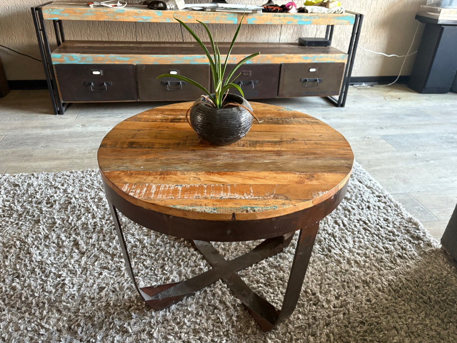 Stoere ronde industriële salontafel met stalen kruispoot, Ophalen, 50 tot 100 cm, Rond, 50 tot 100 cm