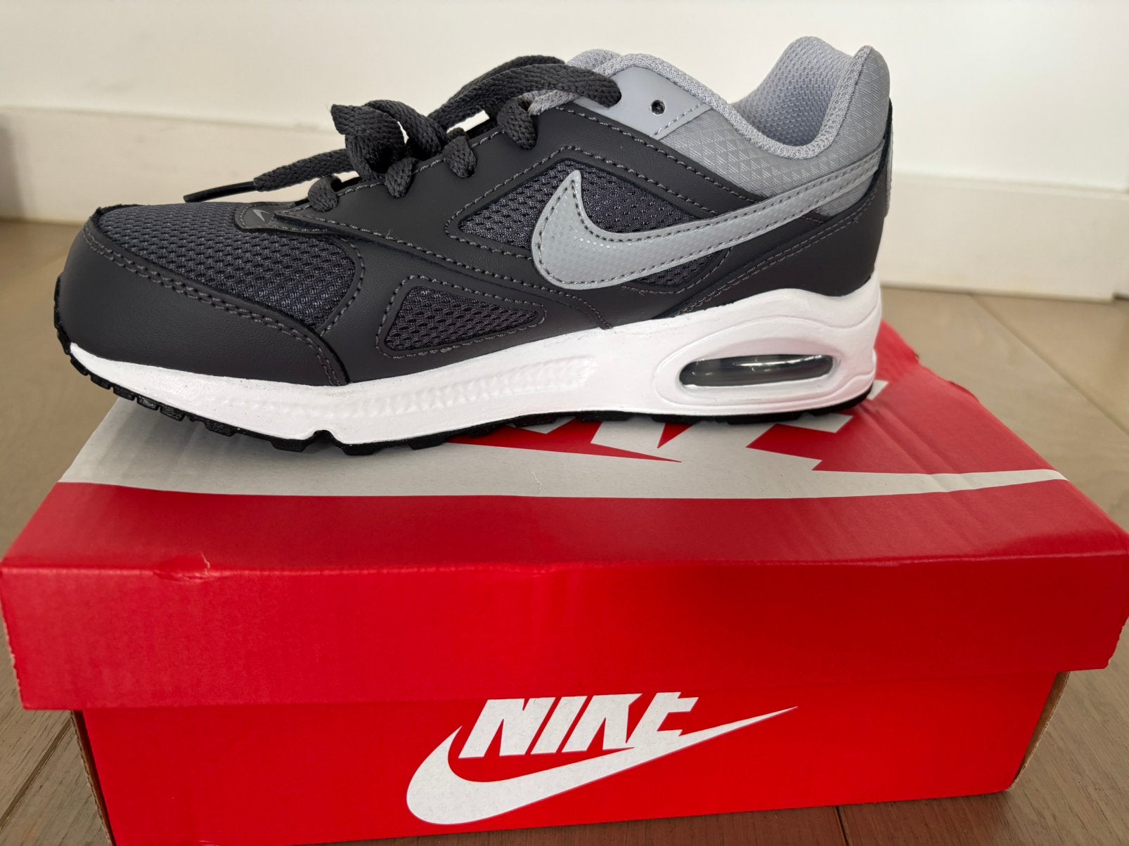 Gloed nieuwe Nike Air Max grijs, Ophalen, Overige kleuren, Sneakers of Gympen, Zo goed als nieuw