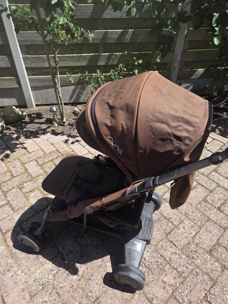 Nuna buggy, bruin, compact en verstelbaar, Kinderen en Baby's, Buggy's, Gebruikt, Overige merken, Verstelbare rugleuning, Zonnekap