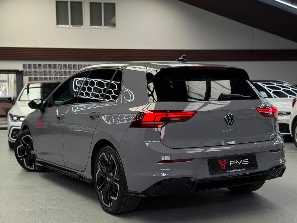 Volkswagen Golf 1.5 TSI 3x R-Line Facelift CarPlay Camera, Auto's, Volkswagen, 4 cilinders, Leder en Stof, Bedrijf, 1500 kg