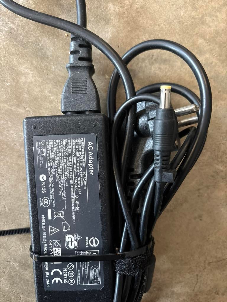 AC Adapter model RS-AC-65W series, Ophalen of Verzenden, Gebruikt