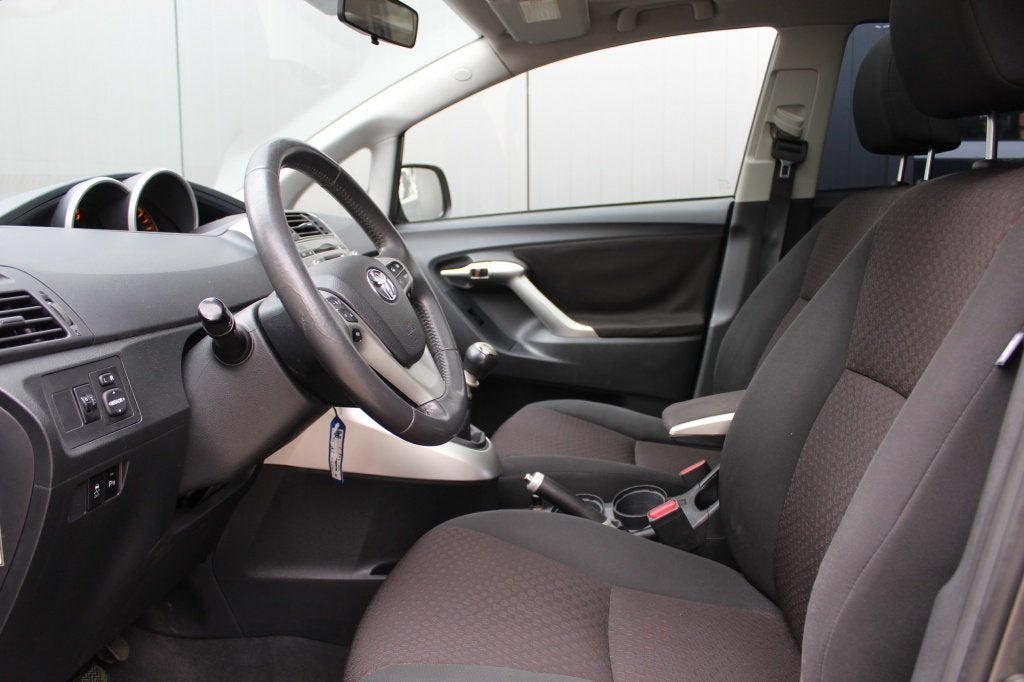 Toyota Verso 1.8 VVT-i Bns / 7 persoons / Trekhaak 1300kg! /, Auto's, Euro 5, Gebruikt, 4 cilinders, 7 stoelen