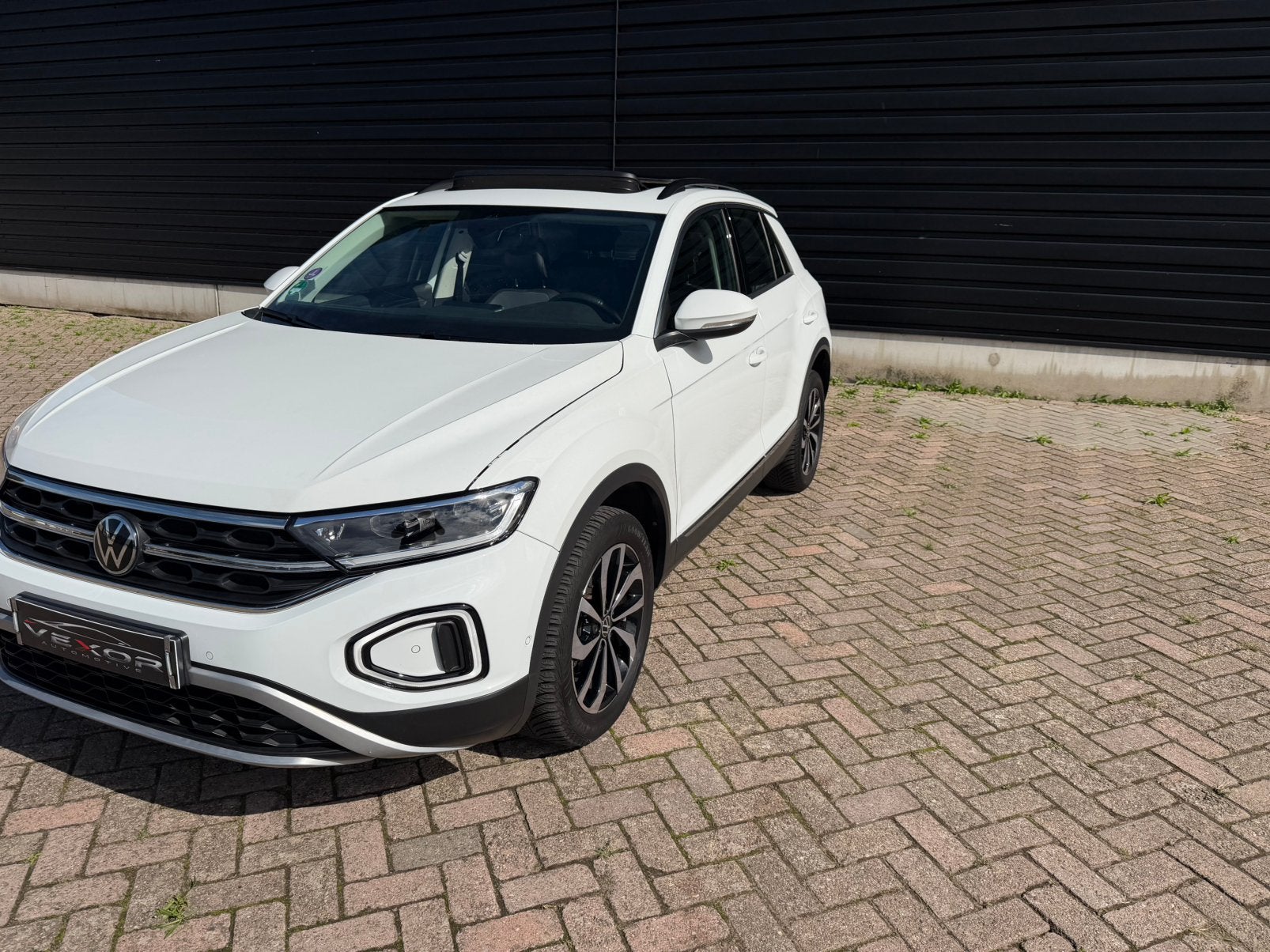 Volkswagen T-Roc 1.5 TSI DSG| Pano | Keyless, Dealer onderhouden, 1498 cc, 4 cilinders, Wit