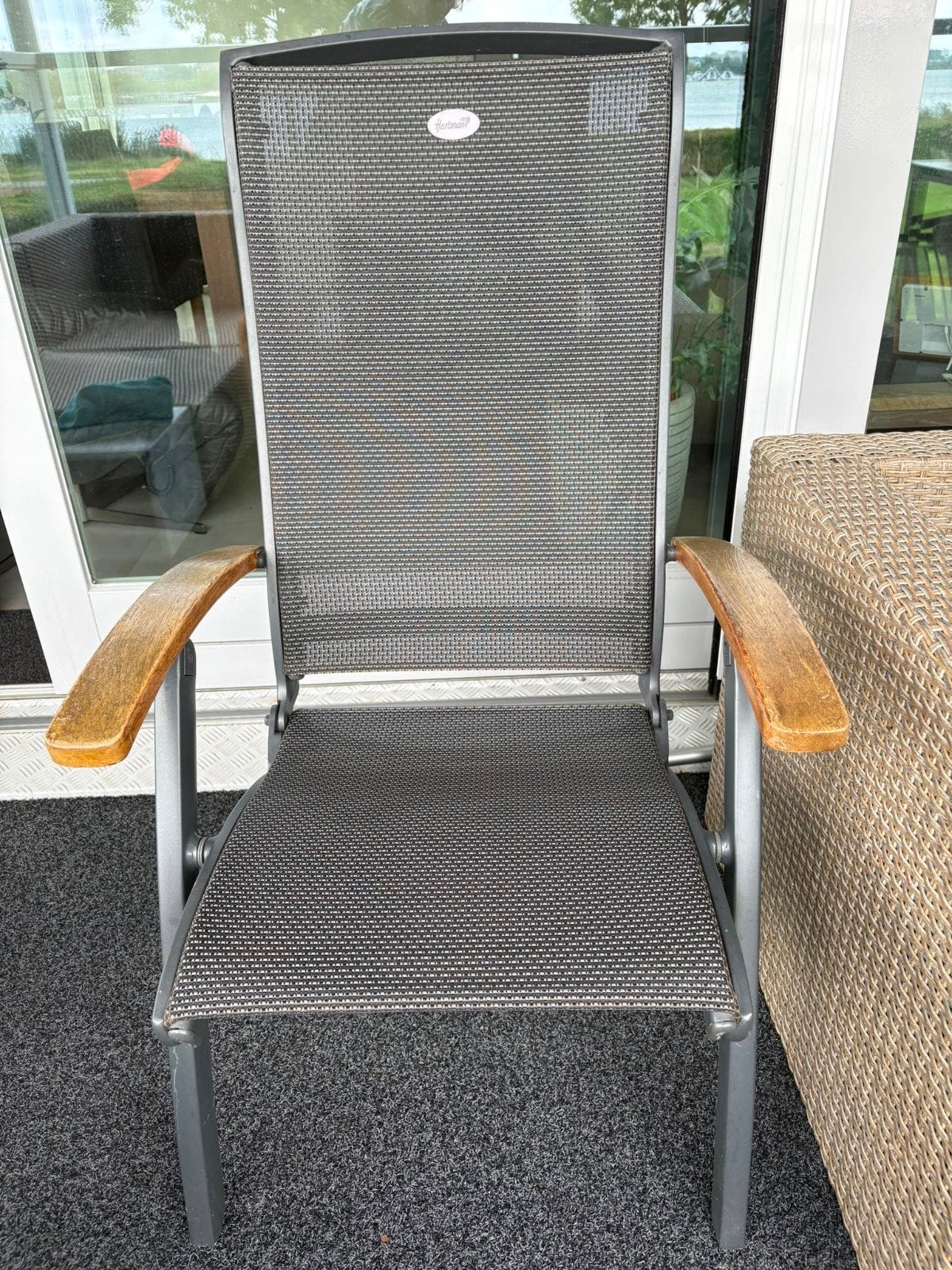 2 Hartman tuinstoelen met teakhouten armleuningen en kussens, Ophalen, Gebruikt, Kunststof, Verstelbaar