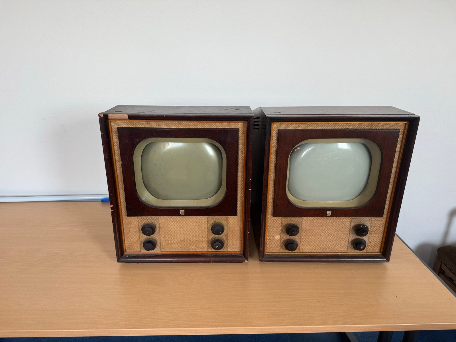 2x Philips TX 500 Televisies uit 1952 - Unieke Set!, Ophalen