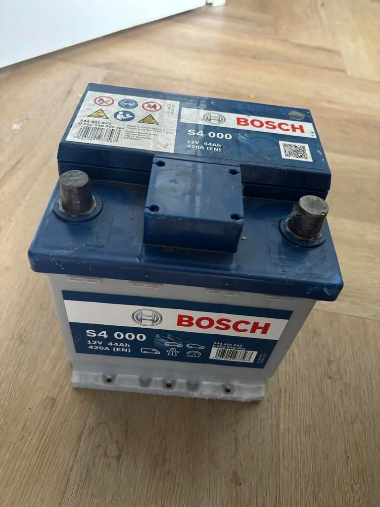 Nieuwe Bosch S4 000 accu 12V 44Ah 420A (EN), Auto-onderdelen, Accu's en Toebehoren, Ophalen of Verzenden, Nieuw, Universele onderdelen