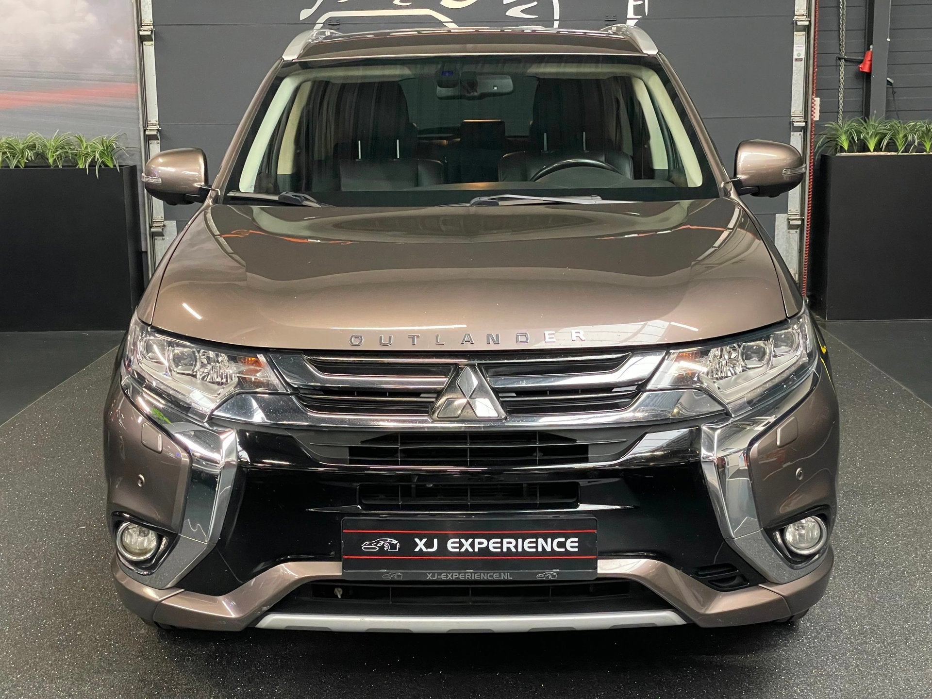Mitsubishi Outlander 2.0 PHEV Executive Edition NAP*FACELIFT, 1998 cc, 4 cilinders, Bruin, 1820 kg