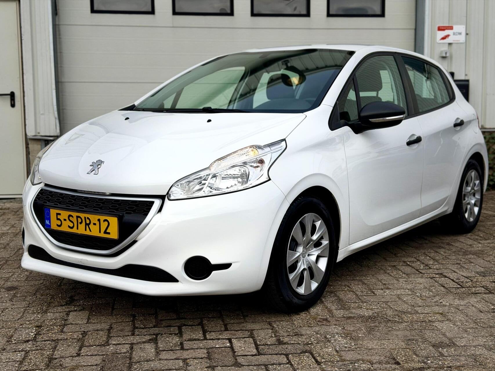 Peugeot 208 1.0 VTi Access NAP, Voorwielaandrijving, Euro 5, 450 kg, Gebruikt