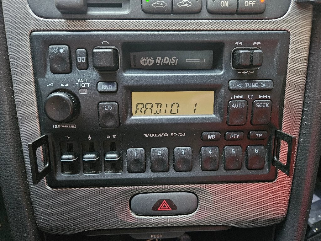 [VOLVO] autoradio SC-700 (zwart) met code, Ophalen of Verzenden, Gebruikt