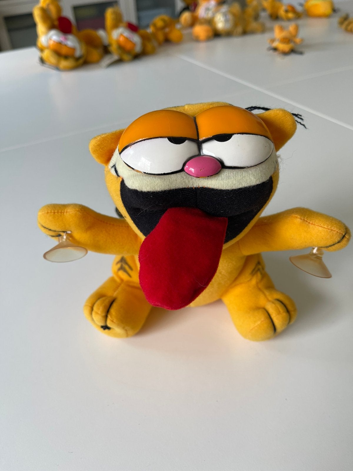 Garfield met zuignap. Gewone stof. 20 cm, Ophalen of Verzenden, Zo goed als nieuw, Overige typen